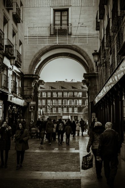 Arco de entrada a la Plaza Mayor en la calle de la Sal - @JMPhotographia