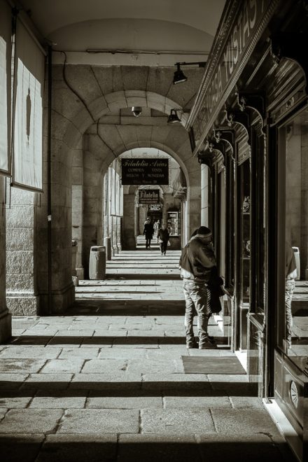 Galería norte de la Plaza Mayor, junto a Casa Yustas, la tienda de sombreros - @JMPhotographia