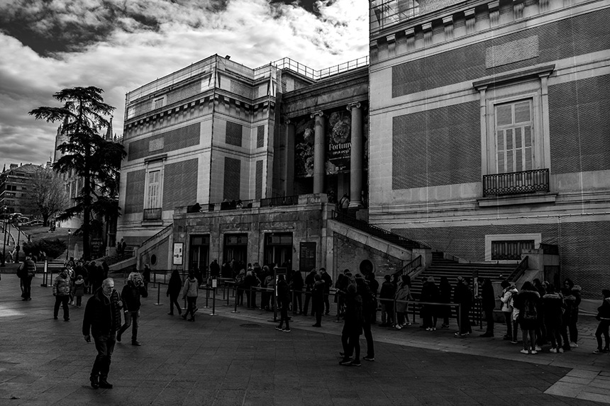 Cola en la Puerta de Goya del Museo del Prado - @JMPhotographia