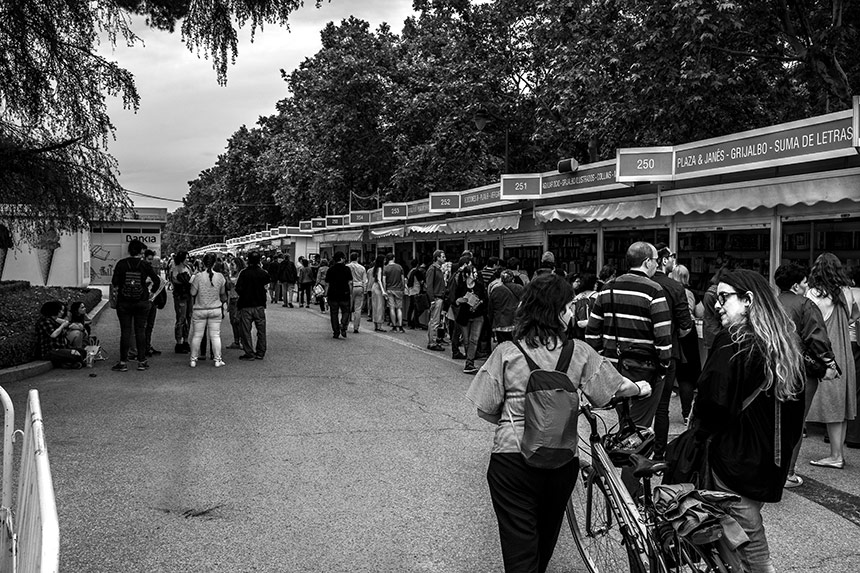 Paseo de Fernán Núñez durante la Feria del Libro - ©JMPhotographia